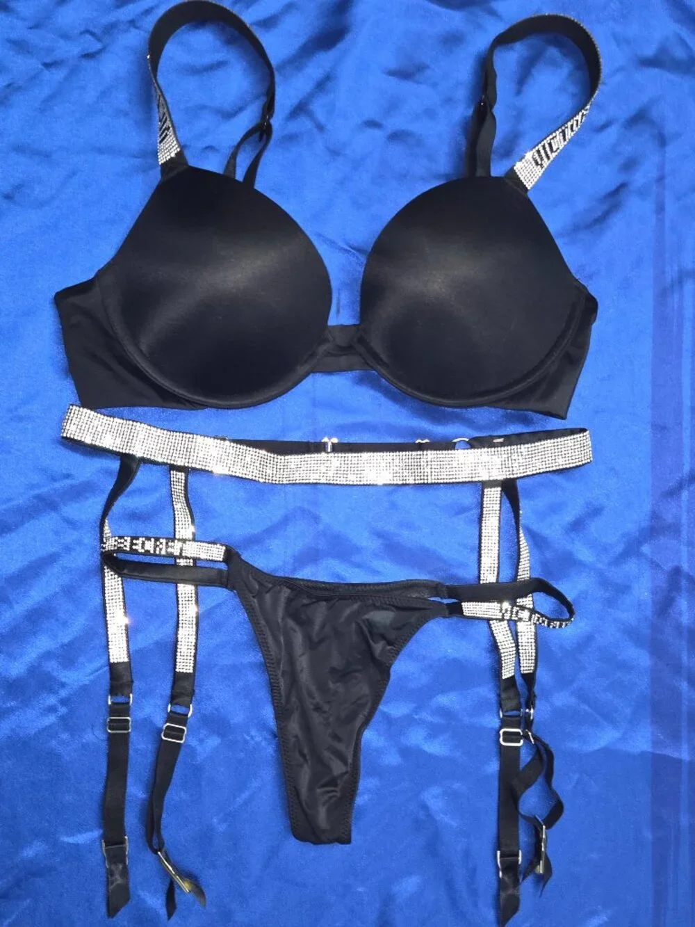 Victoria’s Secret Very Sexy 3 Piece Shine Strap Push Up Bra Thong Garter Set 32C